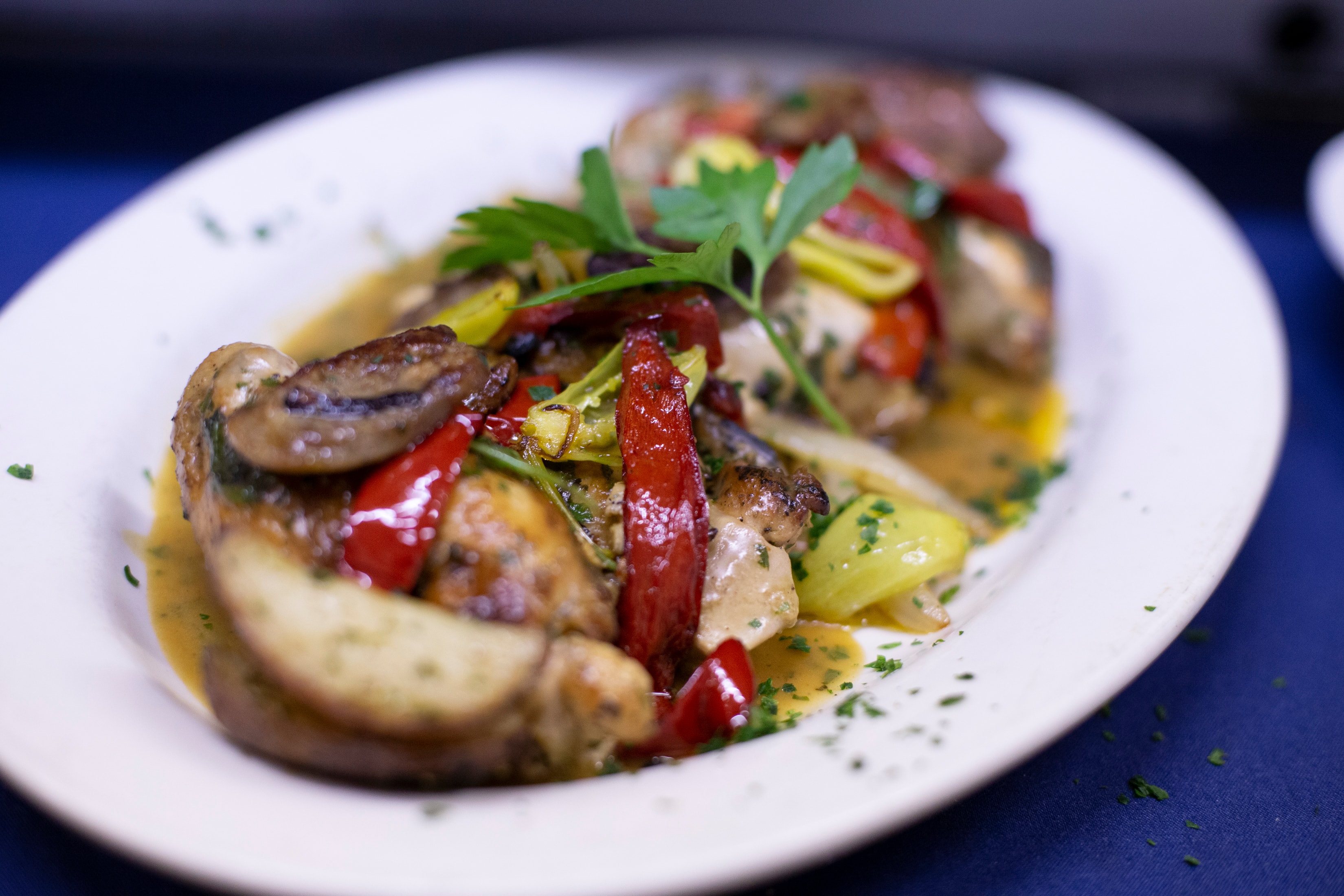 Chicken with mushrooms, roasted peppers and leeks