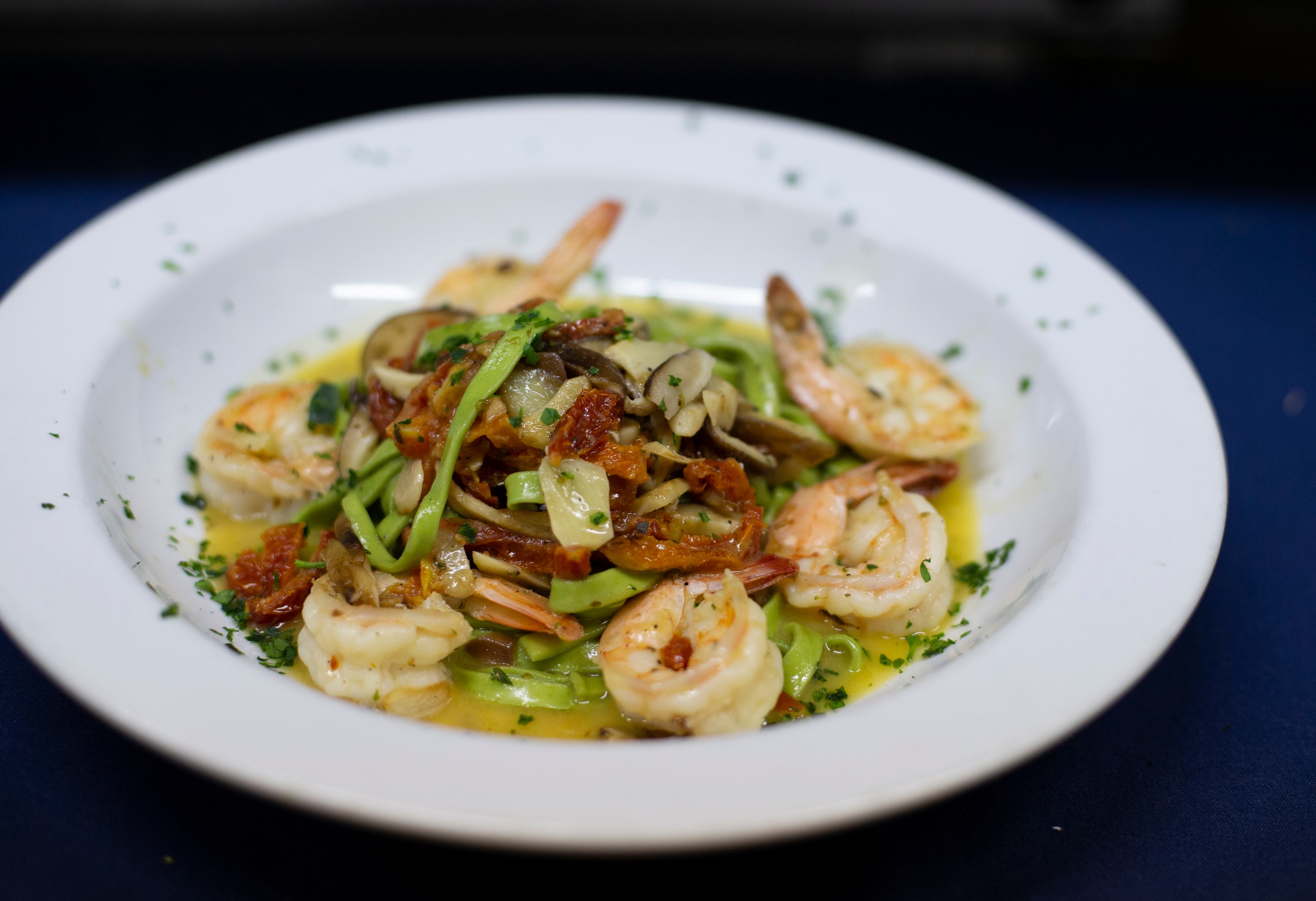 Shrimp with spinach fettuccine and sun-dried tomatoes